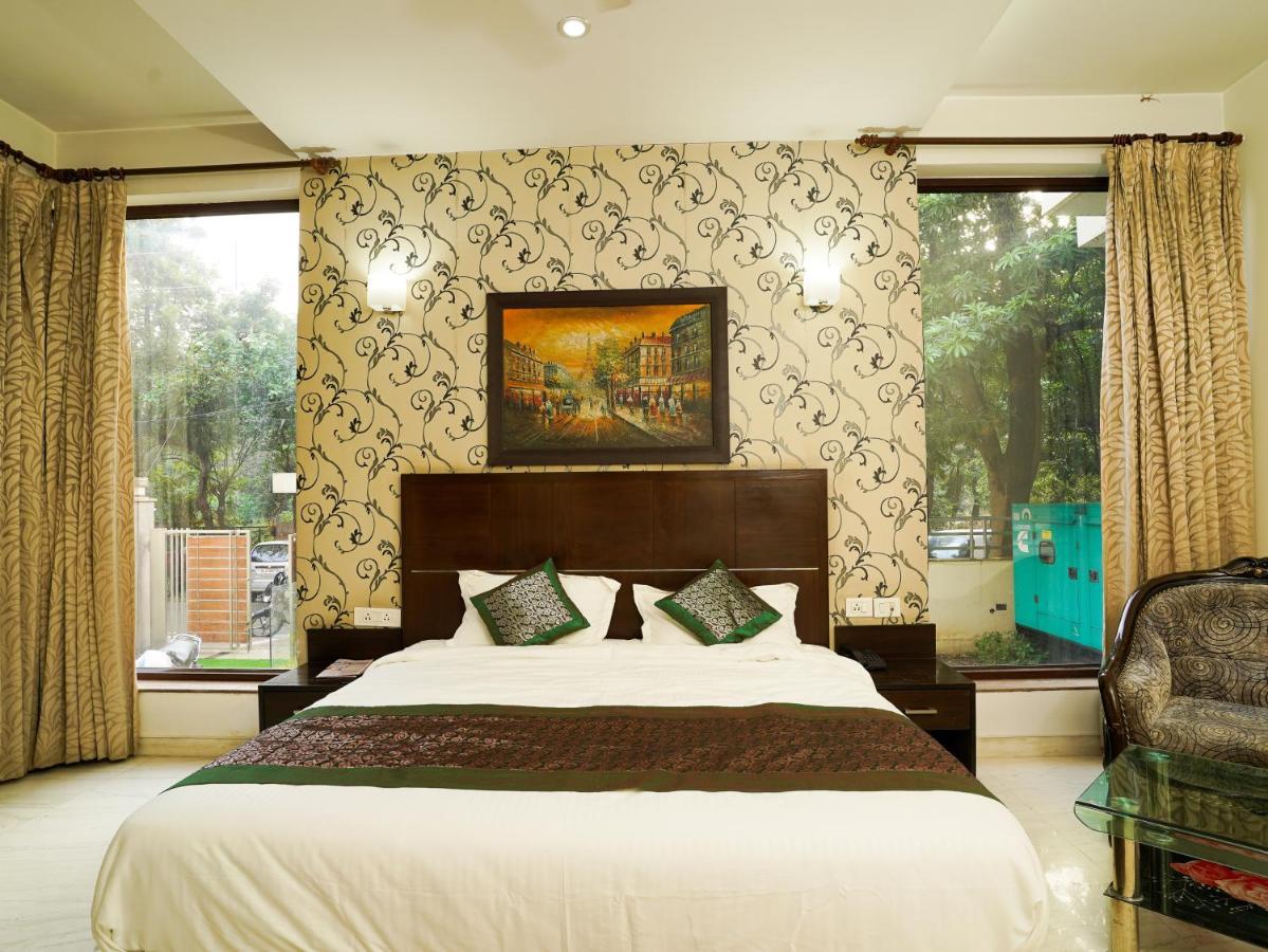 Lime Tree Hotel Sushant Lok Gurgaon Sector 29 Next To Iffco Chowk Metro エクステリア 写真