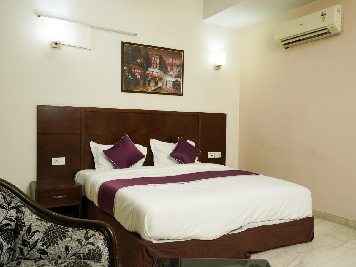 Lime Tree Hotel Sushant Lok Gurgaon Sector 29 Next To Iffco Chowk Metro エクステリア 写真
