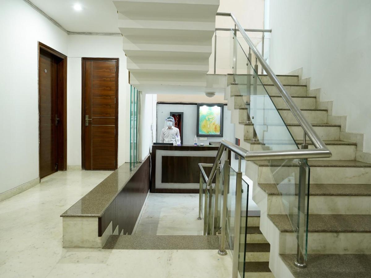 Lime Tree Hotel Sushant Lok Gurgaon Sector 29 Next To Iffco Chowk Metro エクステリア 写真