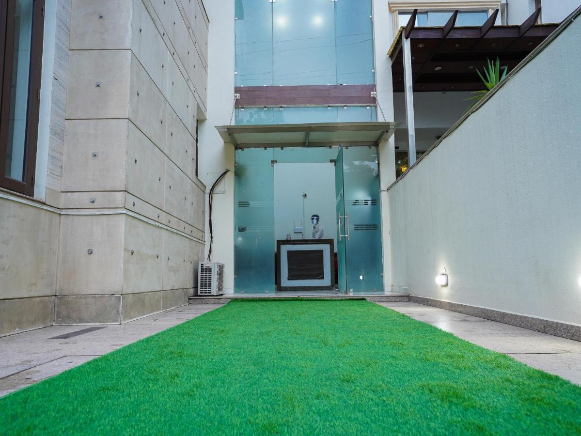 Lime Tree Hotel Sushant Lok Gurgaon Sector 29 Next To Iffco Chowk Metro エクステリア 写真