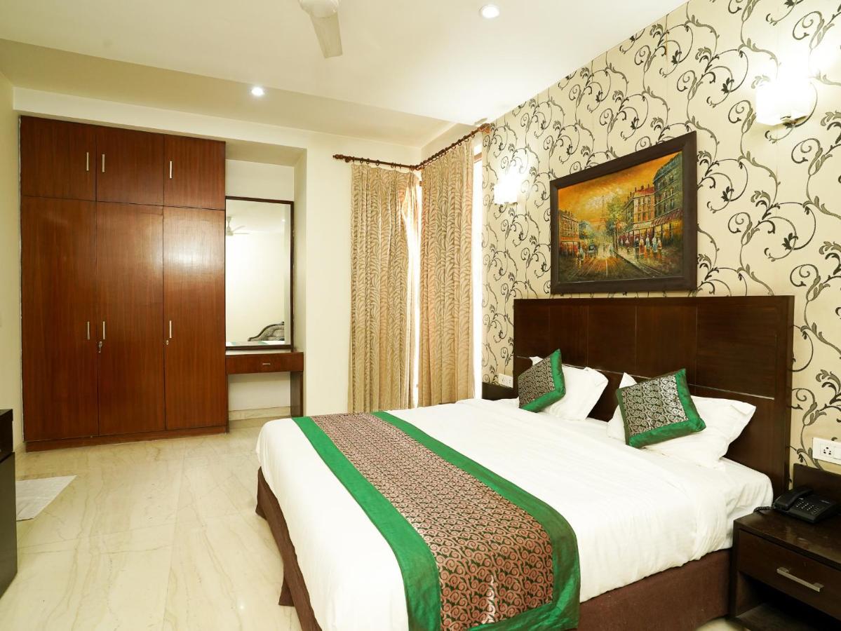Lime Tree Hotel Sushant Lok Gurgaon Sector 29 Next To Iffco Chowk Metro エクステリア 写真