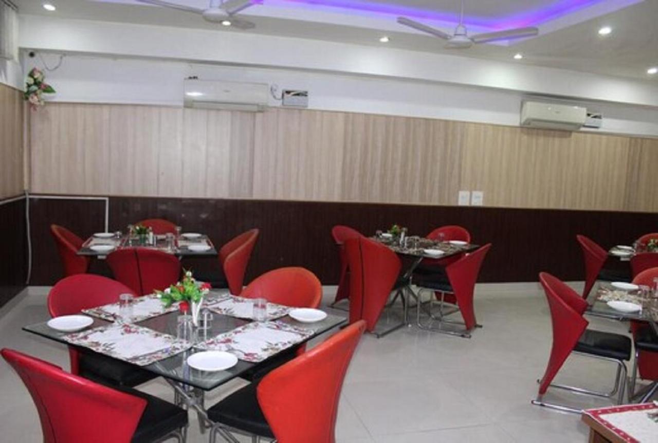 Lime Tree Hotel Sushant Lok Gurgaon Sector 29 Next To Iffco Chowk Metro エクステリア 写真