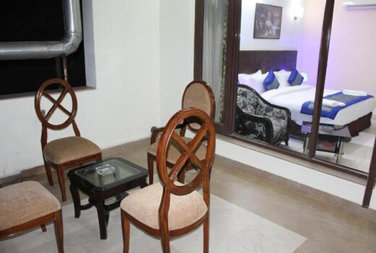 Lime Tree Hotel Sushant Lok Gurgaon Sector 29 Next To Iffco Chowk Metro エクステリア 写真