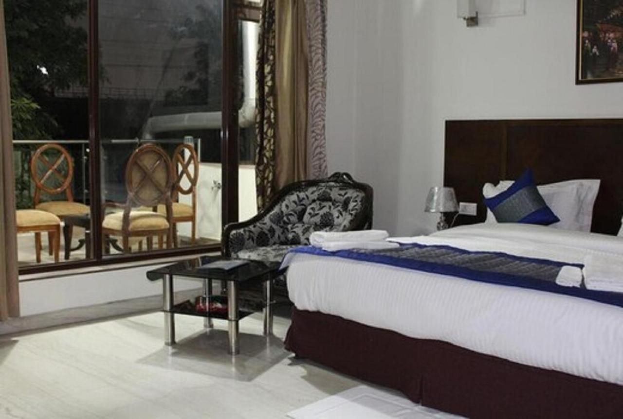Lime Tree Hotel Sushant Lok Gurgaon Sector 29 Next To Iffco Chowk Metro エクステリア 写真