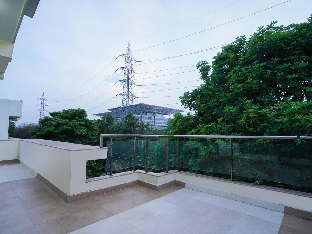 Lime Tree Hotel Sushant Lok Gurgaon Sector 29 Next To Iffco Chowk Metro エクステリア 写真