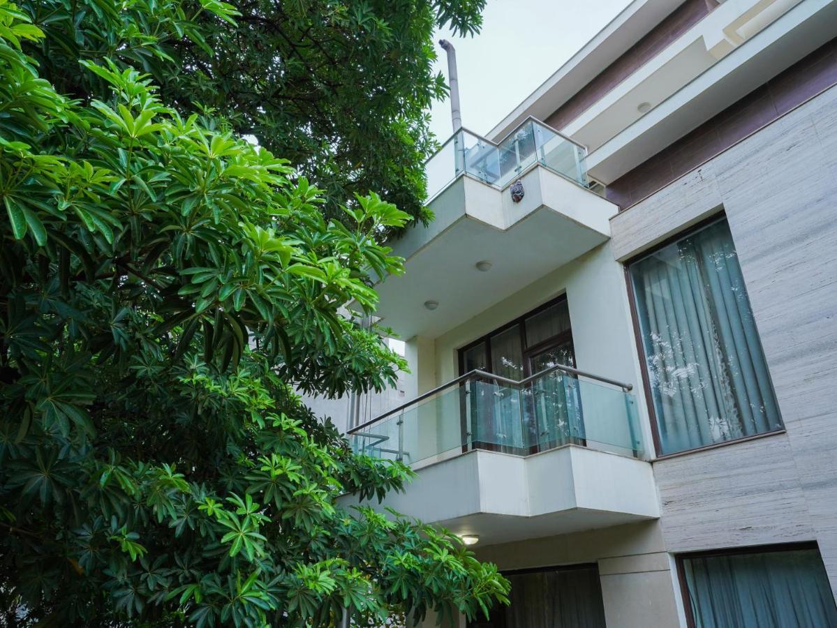 Lime Tree Hotel Sushant Lok Gurgaon Sector 29 Next To Iffco Chowk Metro エクステリア 写真