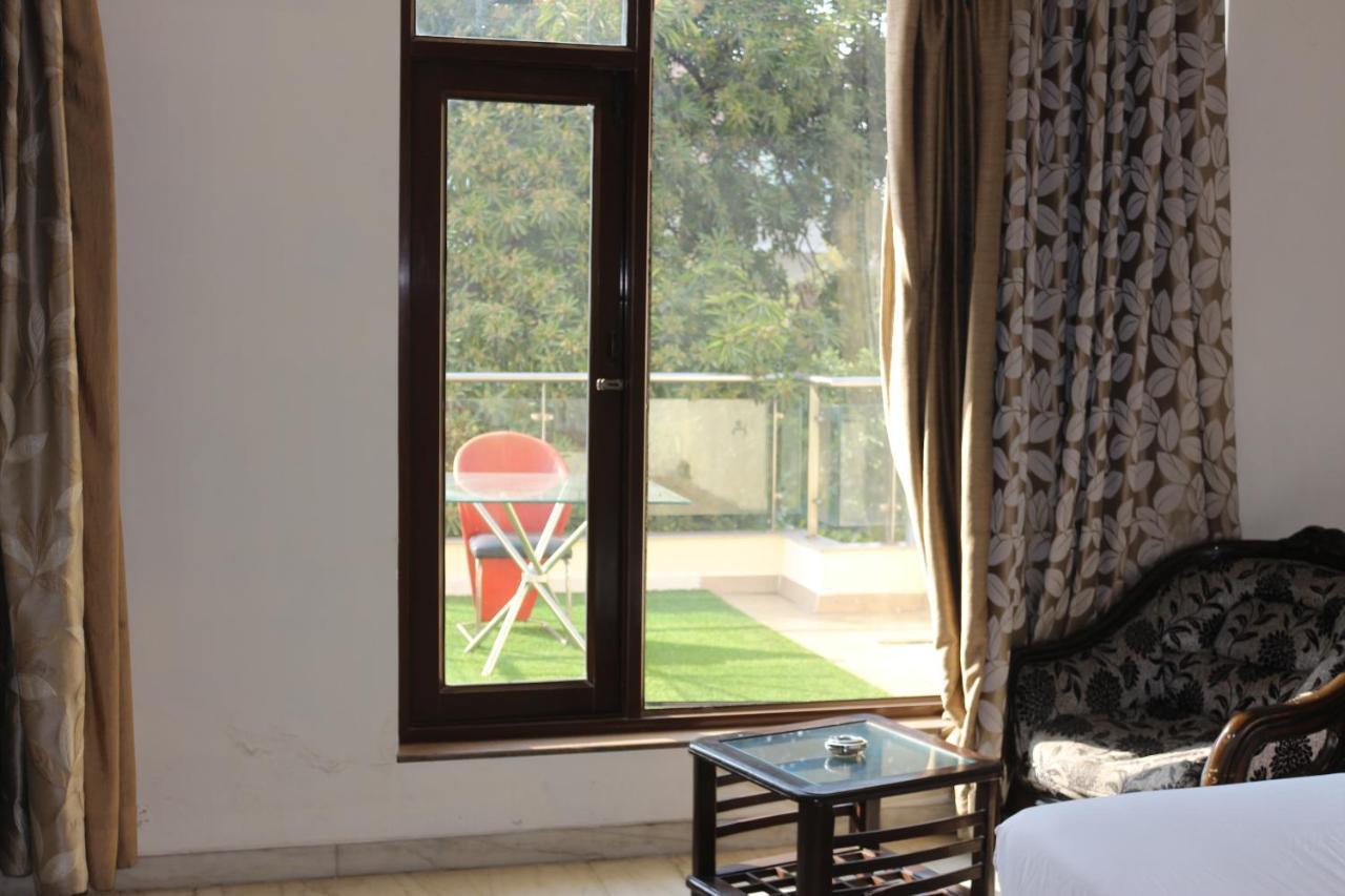 Lime Tree Hotel Sushant Lok Gurgaon Sector 29 Next To Iffco Chowk Metro エクステリア 写真