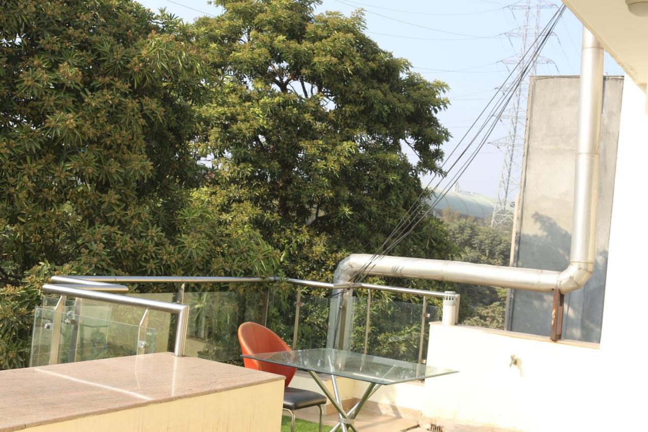 Lime Tree Hotel Sushant Lok Gurgaon Sector 29 Next To Iffco Chowk Metro エクステリア 写真